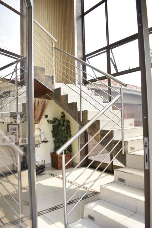 Appartamento Lalela House Johannesburg Esterno foto