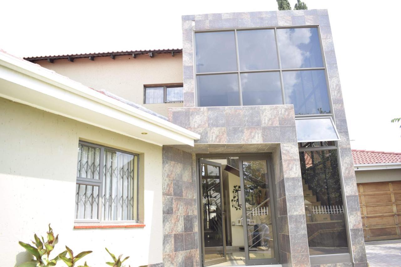Appartamento Lalela House Johannesburg Esterno foto