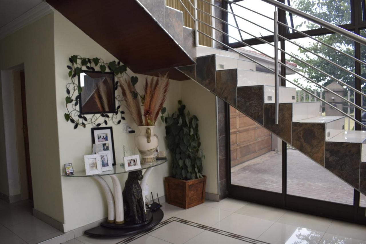 Appartamento Lalela House Johannesburg Esterno foto