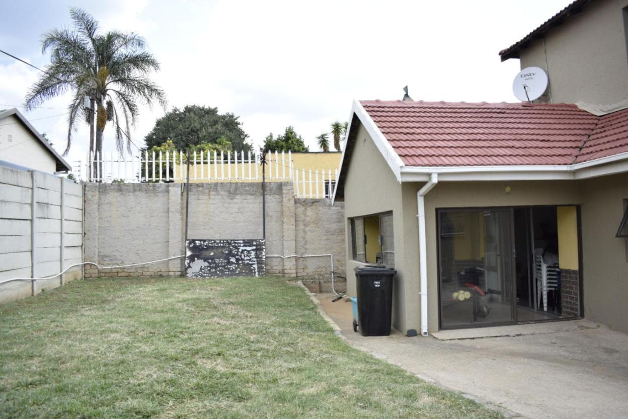 Appartamento Lalela House Johannesburg Esterno foto