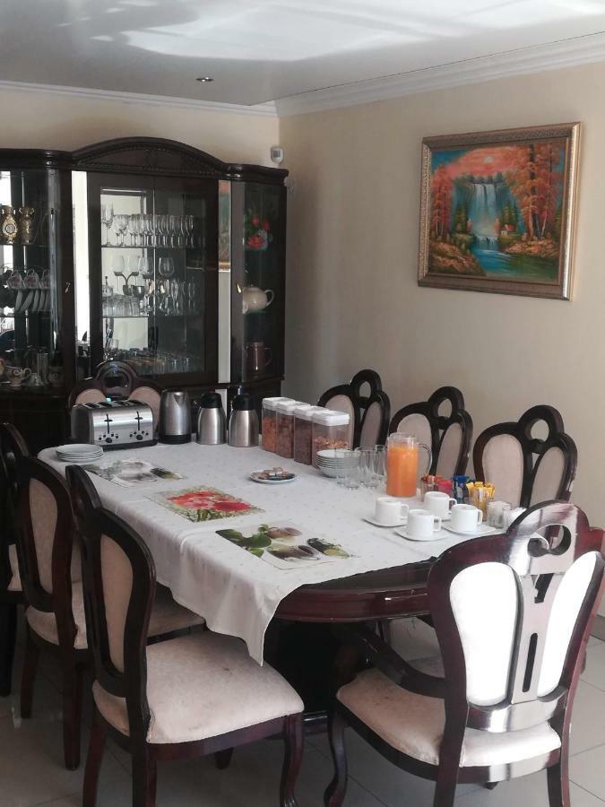 Appartamento Lalela House Johannesburg Esterno foto