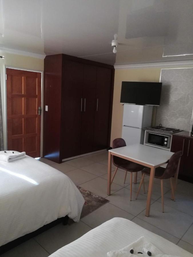 Appartamento Lalela House Johannesburg Esterno foto